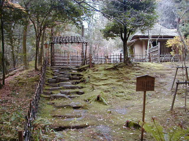 ���R���@�����